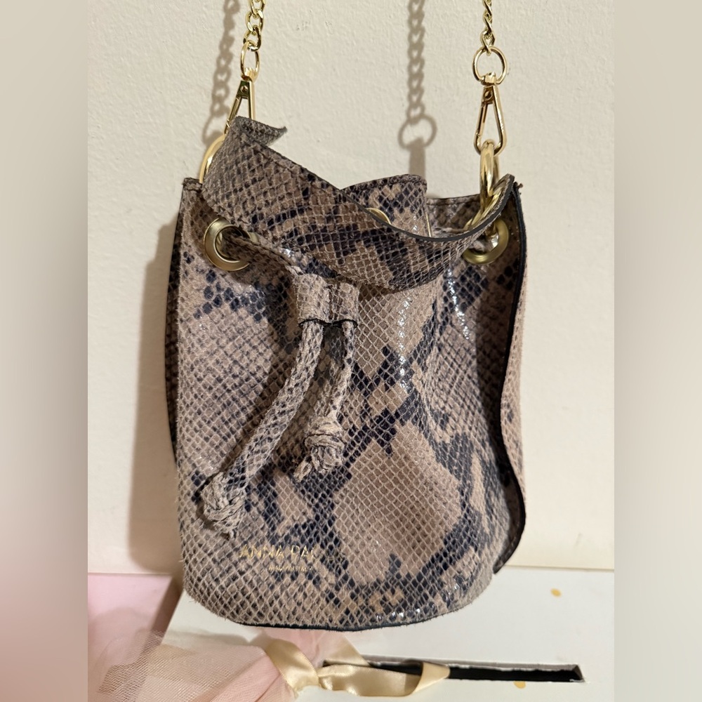 Elegant Snakeskin Mini Bucket Bag - Picture 2 of 4